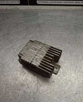 Mercedes-Benz E W210 Coolant fan relay A0275458032 E5001004