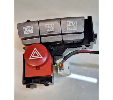 Toyota Prius (XW30) Hazard light switch