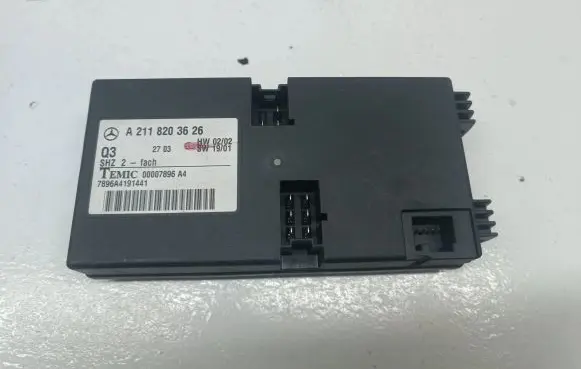 Mercedes-Benz E W211 Seat control module A2118203626 00007896A4 2118203626