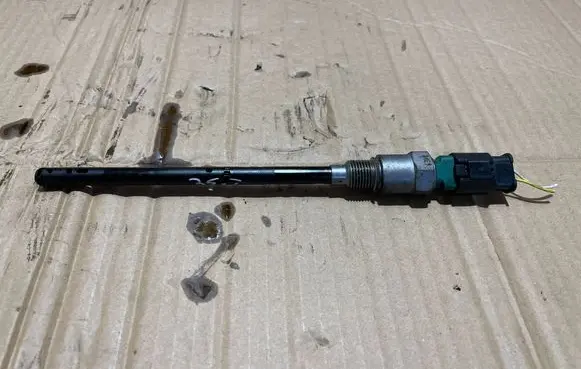 Citroen C3 Picasso Oil level sensor 96546136