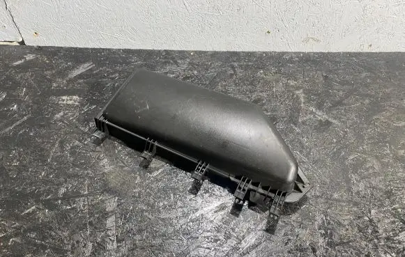 BMW 5 E60 E61 Air filter box cover 64316913503 6913503