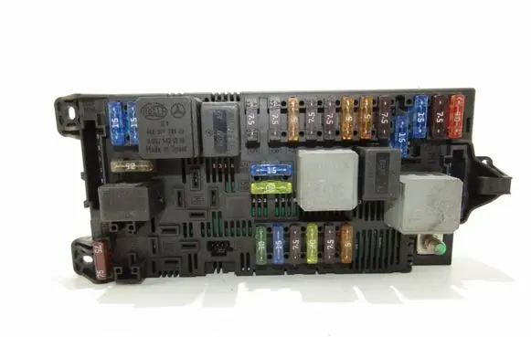 Mercedes-Benz CLS C219 Fuse module 2115456101