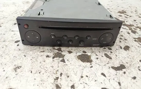 Renault Trafic II (X83) Radio/CD/DVD/GPS head unit 8200633634