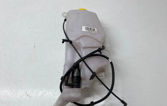 Windshield washer fluid reservoir/tank