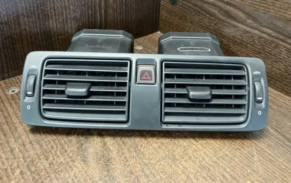 Volvo S40 Dash center air vent grill 30722777 30739296