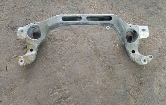 Volkswagen Touareg II Engine mounting bracket 7P0199207A