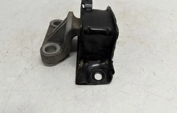 Opel Adam Engine mount bracket 13371838