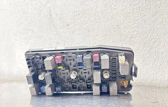 Chevrolet Captiva Fuse module PA66TD30