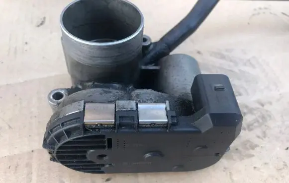 Volkswagen Polo III 6N 6N2 6NF Throttle valve 030133062C 0280750095