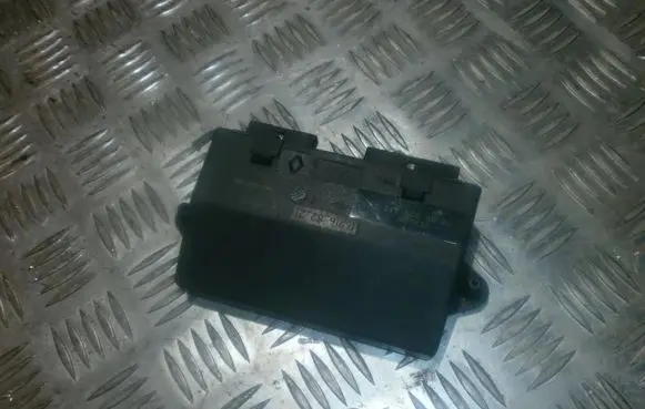Renault Laguna I Other control units/modules 1621682Z1