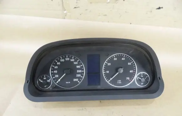 Mercedes-Benz A W169 Speedometer (instrument cluster) 1031098101