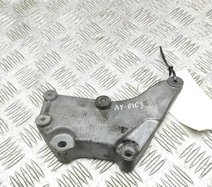 Mercedes-Benz Sprinter W906 Engine mounting bracket A6510940039