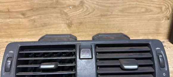 Volvo V50 Dash center air vent grill 505068