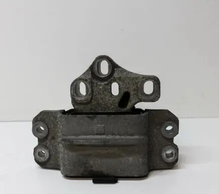 Volkswagen Tiguan Engine mount bracket 5N019555