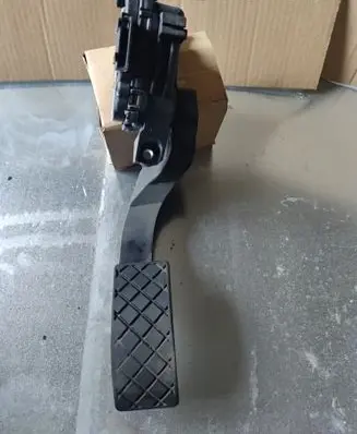 Skoda Superb B5 (3U) Accelerator throttle pedal 8D1721523E