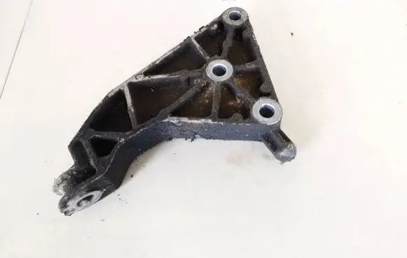 Opel Astra G Engine mounting bracket