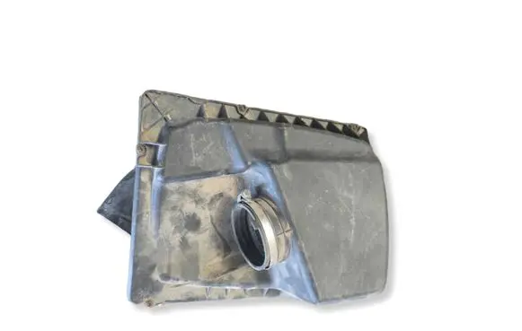 Opel Zafira B Air filter box 55557127