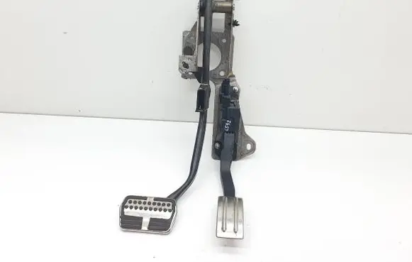Ford Kuga II Pedal assembly 