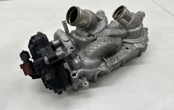 Volkswagen Golf Sportsvan Water pump 05E121042B
