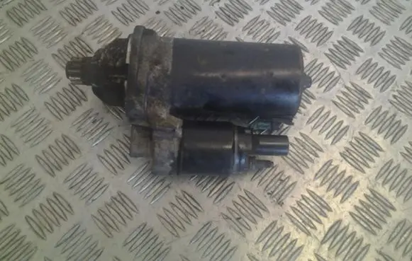 Volkswagen Golf V Starter motor 0001123014