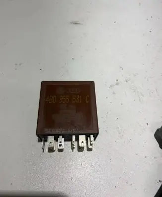 Audi A4 S4 B5 8D Window wiper relay 4B0955531C B310501 5WK10440A