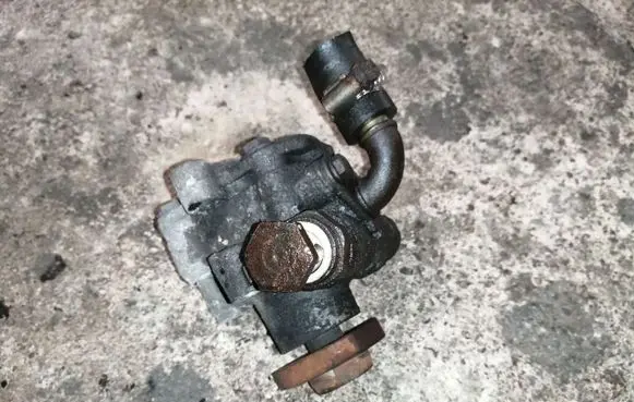 Seat Alhambra (Mk1) Power steering pump