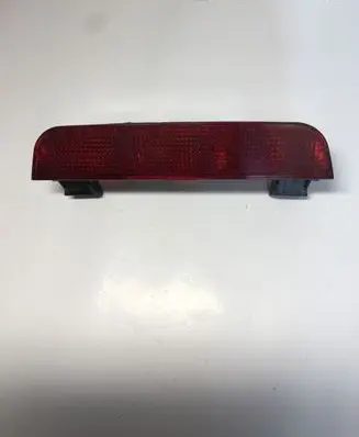 Mitsubishi Pajero Third/center stoplight E4027559 P0223