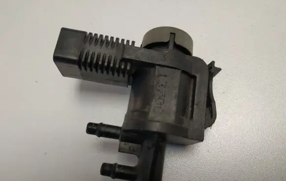 Skoda Octavia Mk1 (1U) Turbo solenoid valve 1J0906283