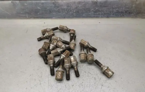 Volvo S70 V70 V70 XC Nuts/bolts 