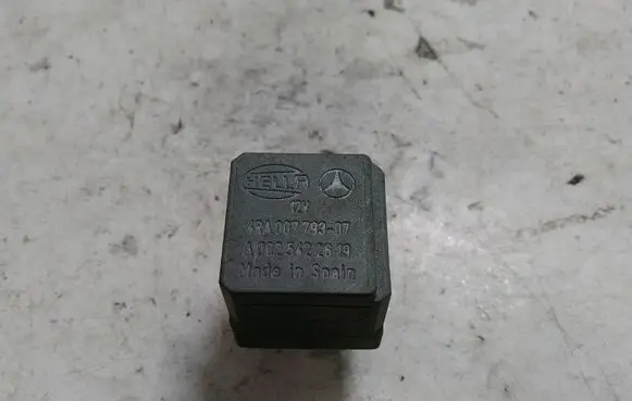 Mercedes-Benz Sprinter W901 W902 W903 W904 Other relay A0025422619