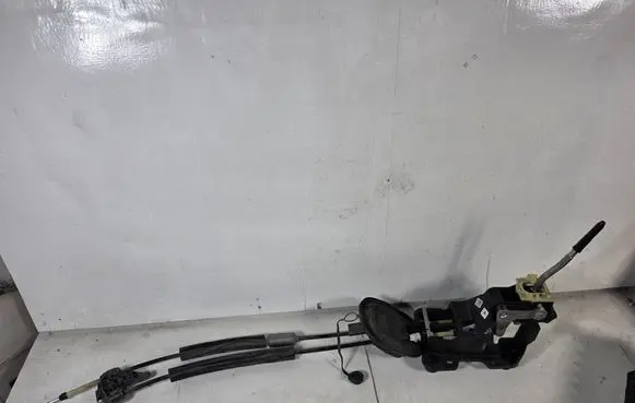 Peugeot 208 II Gear shifter/selector 9824124780