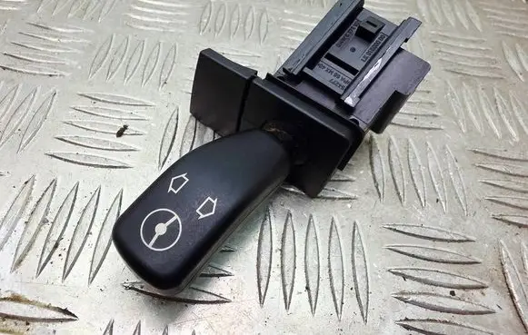 BMW 5 E39 Steering wheel adjustment switch 8373901