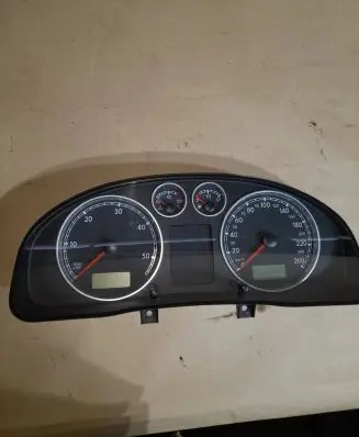 Volkswagen PASSAT B5.5 Speedometer (instrument cluster) 3B0920805A 180900103000 VWZ7Z0Y2811410