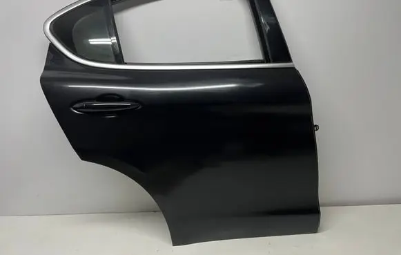 Alfa Romeo Stelvio Rear door 