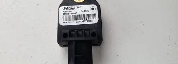 Hyundai i30 Airbag deployment crash/impact sensor