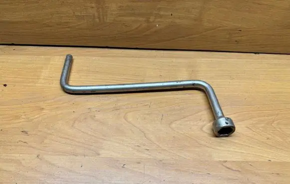 BMW 5 E60 E61 Wheel nut wrench 6771036