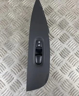 Nissan X-Trail T32 Electric window control switch