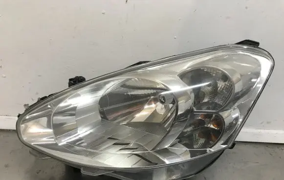 Peugeot Partner Headlight/headlamp 9677202280