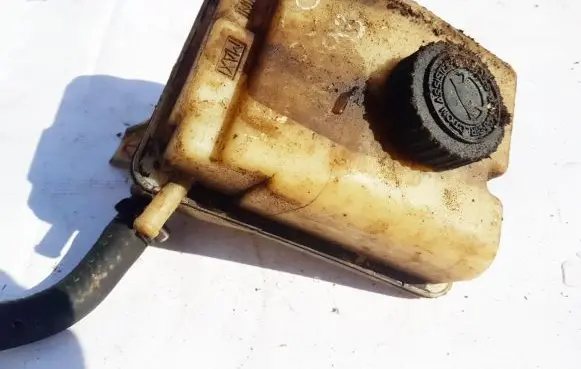 Power steering fluid tank/reservoir
