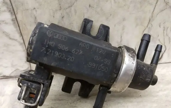 Skoda Octavia Mk1 (1U) Vacuum valve 1H0906627