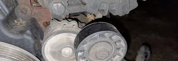 Peugeot 508 Generator/alternator belt tensioner