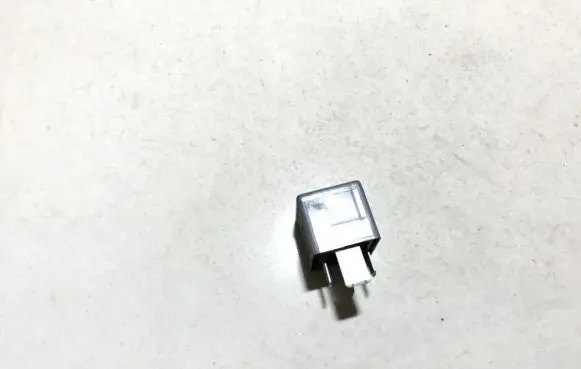 Volkswagen PASSAT B5 Other relay 8d0951253 v23134j52x300