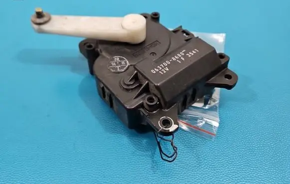 Toyota Avensis T250 A/C air flow flap actuator/motor 0637008680 IMPRK1543883