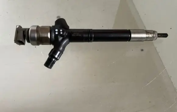 Toyota Corolla Verso AR10 Fuel injector 236700R050 05J19166