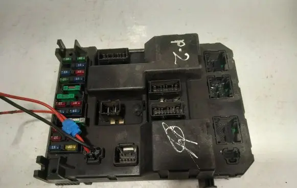 Peugeot 307 Fuse module 9651197080A