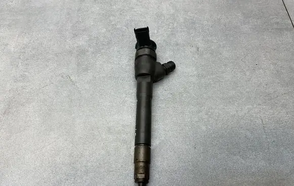 Nissan X-Trail T32 Fuel injector 0445110546