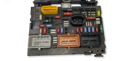 Peugeot Partner Fuse module 9664706280