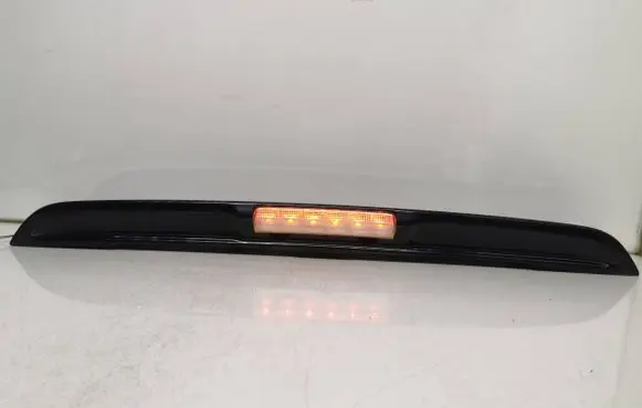 Third/center stoplight
