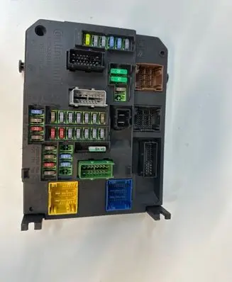 Peugeot 308 Fuse module 9806687880 S180204003B BSIQ0301