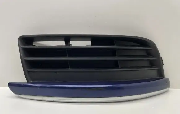 Volkswagen Jetta V Front bumper lower grill 1K0853666J